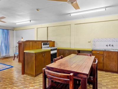 86 Bay Road, Coconuts