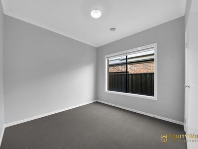 17 Rondo Drive, Manor Lakes