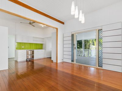 1 / 120 Cypress, Torquay