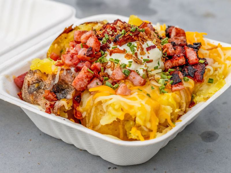 Viral Food Truck with 230K+ Followers  $20K+ Monthly Sales | High Margin Healthy Street Food