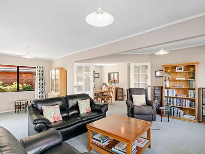 28 De Menech Grove, Avalon