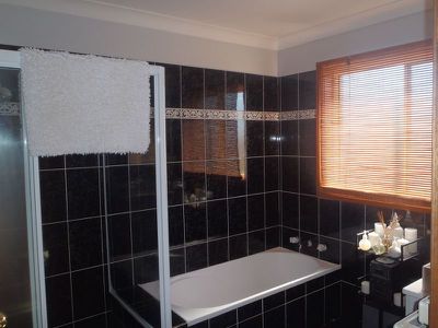 1&2 / 1 Hellyer Court, Dubbo