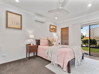 8 Crestbrook Drive, Mount Louisa