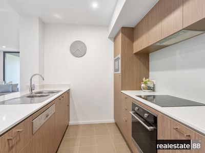 81 / 172 Railway Parade, West Leederville