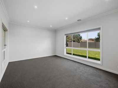 10 Vista Drive, Wangaratta