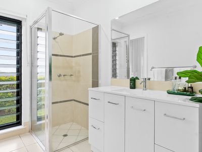 18 Travolta Close, White Rock