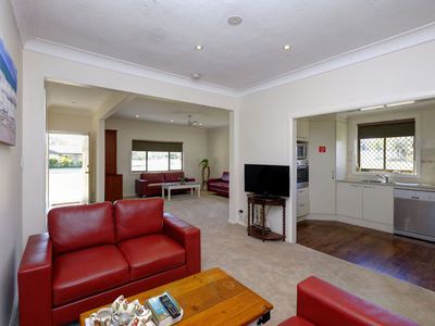 72 Lake Street, Forster