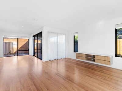 36 Stapley Crescent, Altona North