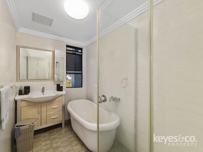54 / 319 Angus Smith Drive, Douglas
