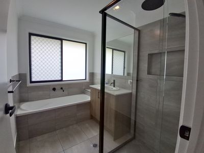 22 Coolamon Court , Urraween