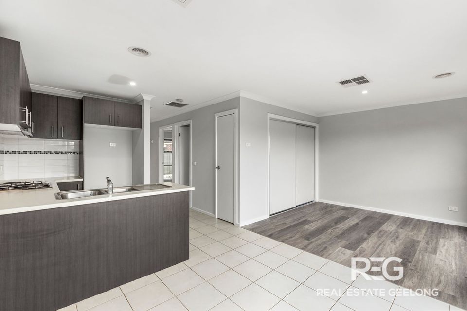 2 / 10 RAYMOND GEORGE PLACE, Lara