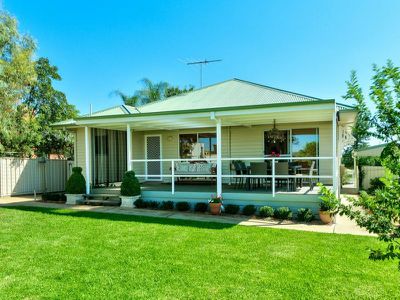8 Ready Street, Rutherglen