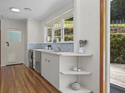 5C Janet Frame Way, Whitemans Valley