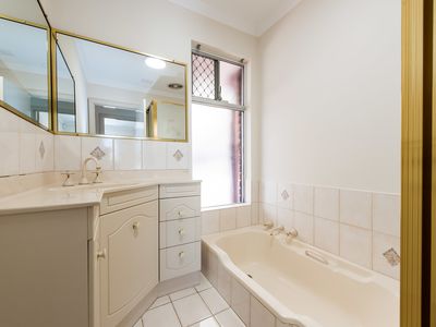 27B Addison Way, Warwick