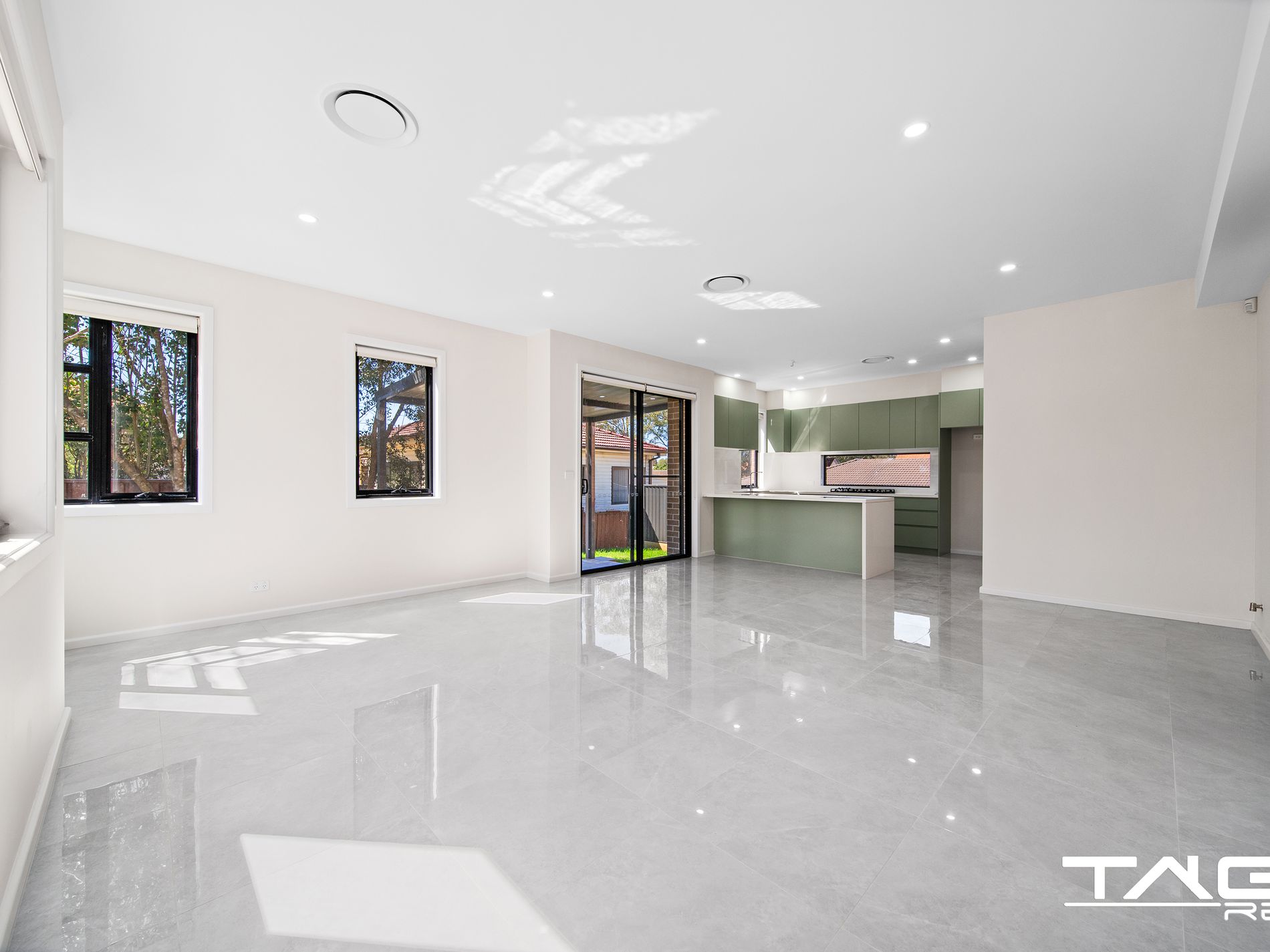 2 / 51 Jamison Road, Kingswood