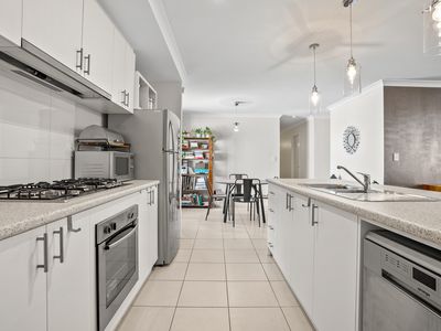 2 PENDRAGON LANE, Baldivis