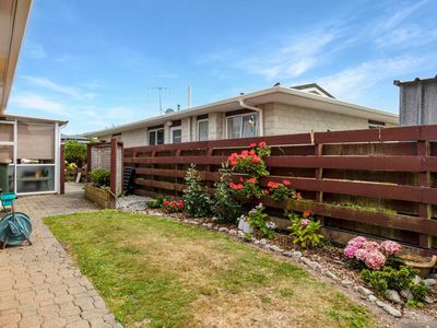 8 B Alexander Place, Otaki