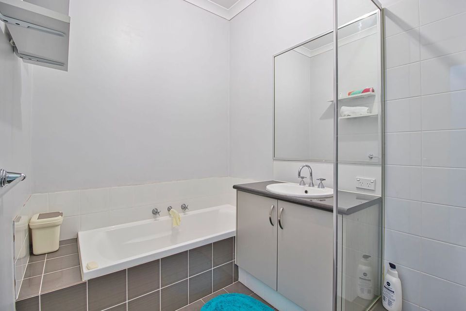 92 Bristlebird Approach , Baldivis