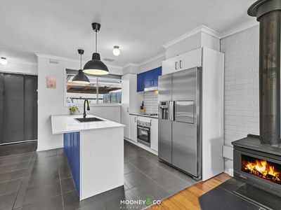 2 / 8 McLaren Avenue, Cranbourne