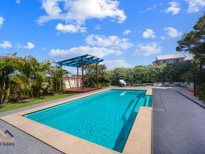 35 Hope Street, Red Head