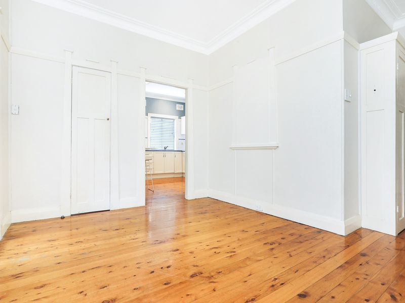 54 Gladstone Avenue, Wollongong