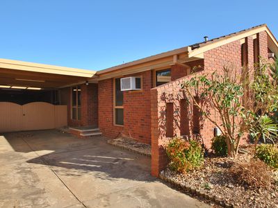 1 Leura Court, Werribee