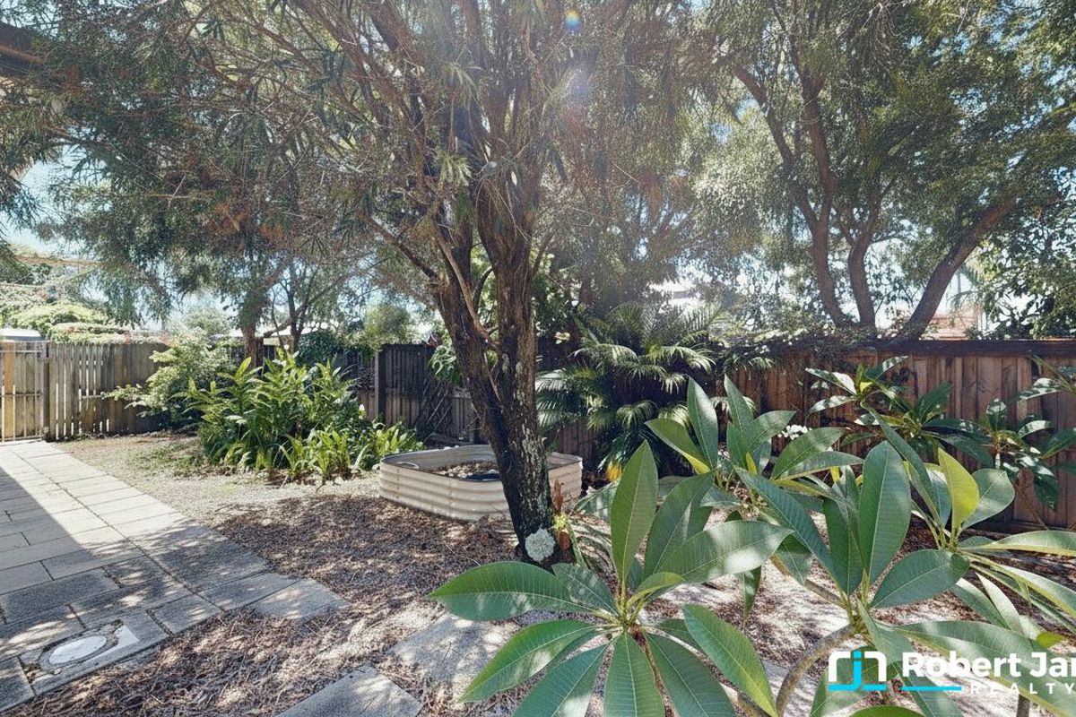 20 / 4 Riverstone Court, Tewantin