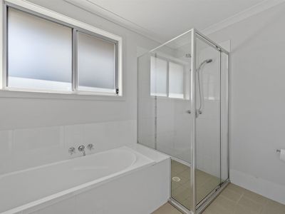 35 & 35a Gemini Way, Narrawallee