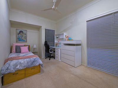 18 Barrington Crescent, Wakerley