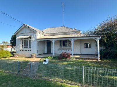 6 Close Street, Parkes