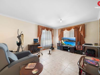 34 Coonabarabran Crescent, Hoxton Park