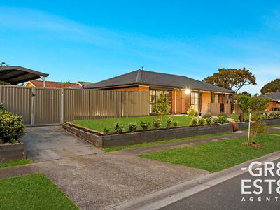 27 Lansell Drive, Cranbourne North