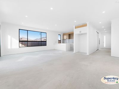 6 Palmdale Crescent, Mambourin