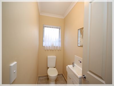 93A Queen Street West, Levin