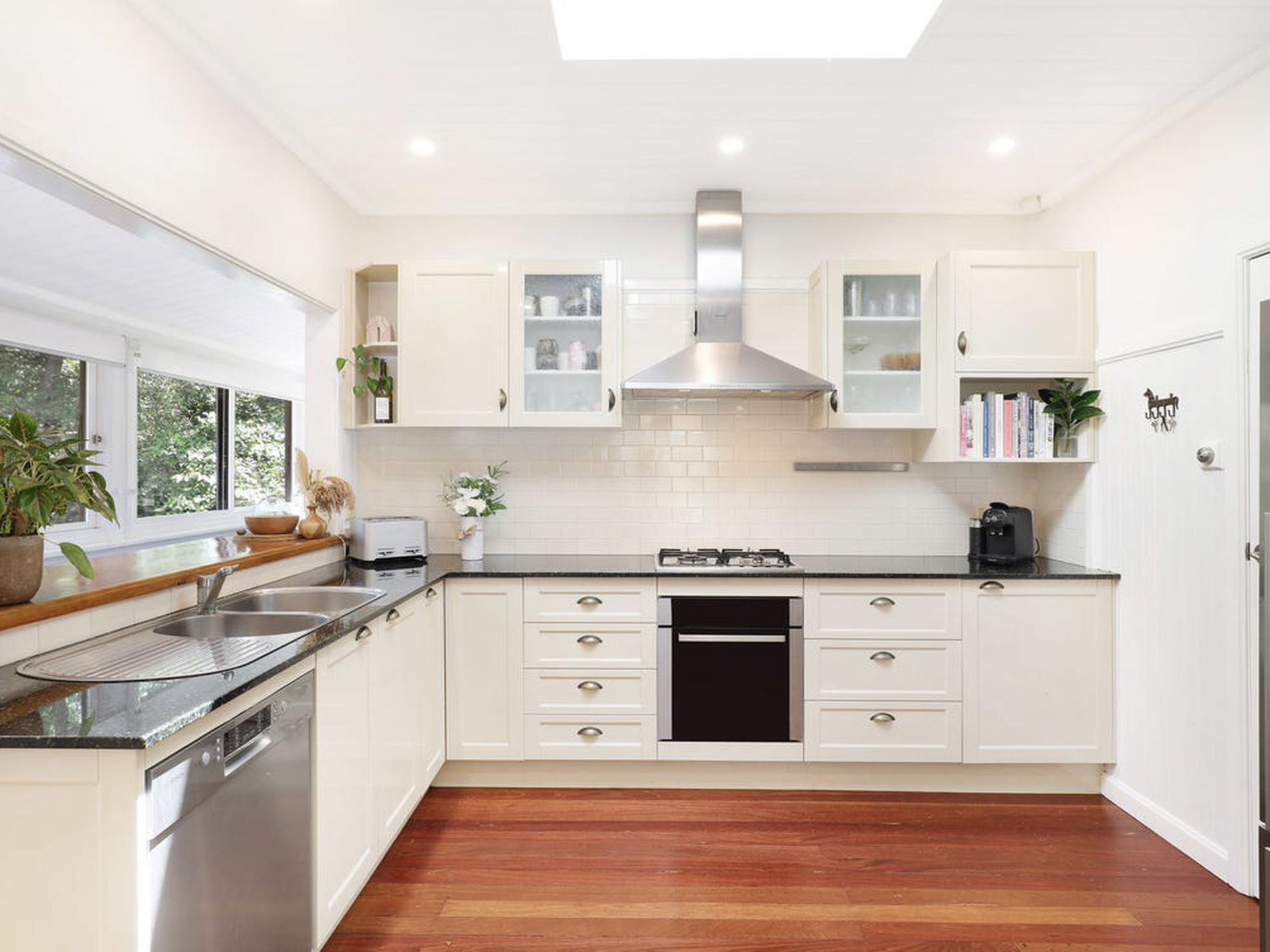 94 Rowland Avenue , Wollongong