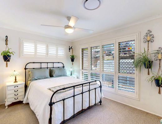 The Complete Package - Renovated, Pool & Caravan Parking image 8
