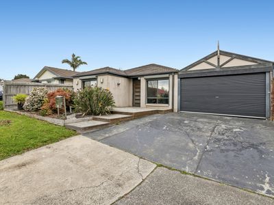 12 Lady Penrhyn Cl, Cranbourne West