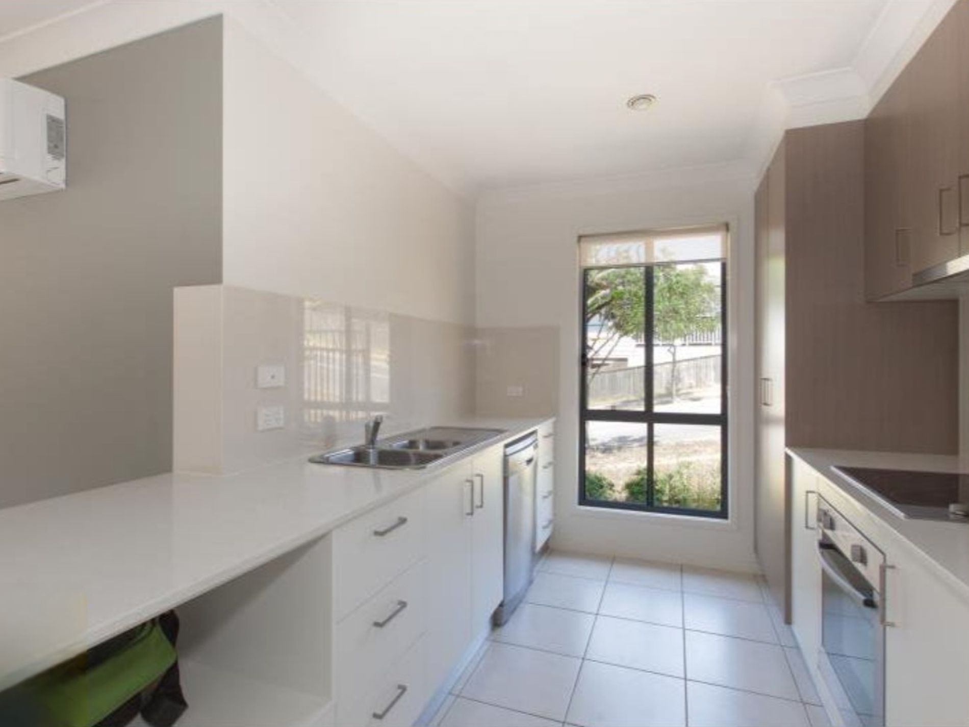 15 OPPERMAN DRIVE, Springfield Lakes