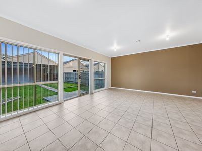 8 Lantern Court, Cairnlea