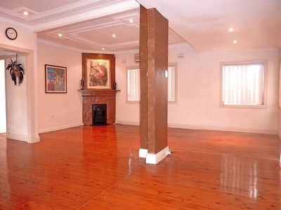7 Stoney Creek Rd, Beverly Hills