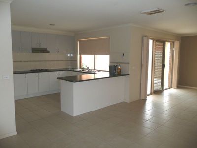 12 Skipper Road, Tarneit