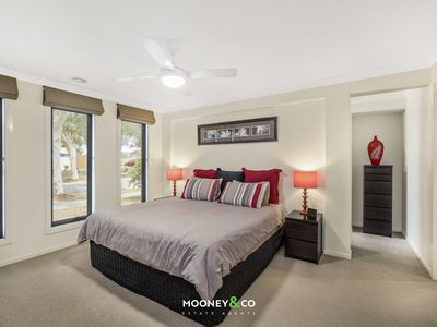 33 Yammerbook Way, Cranbourne East