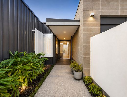 Private Resort-Style Living in the Heart of Old Tewantin image 3