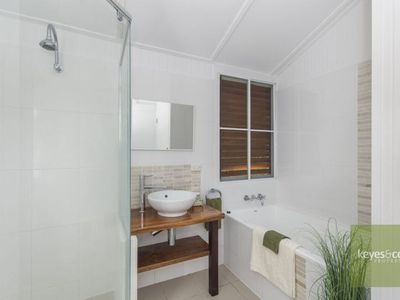 32 Estate Street, West End
