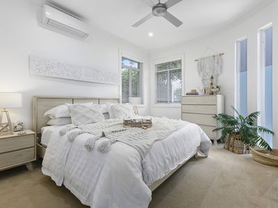 22 Lakeside Drive, Peregian Springs