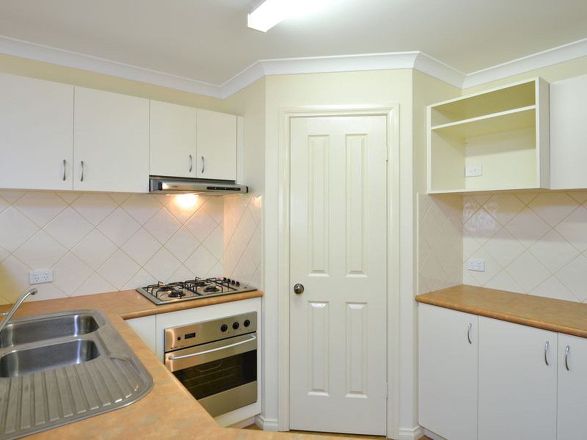 17 / 10 Great Eastern Highway, Somerville