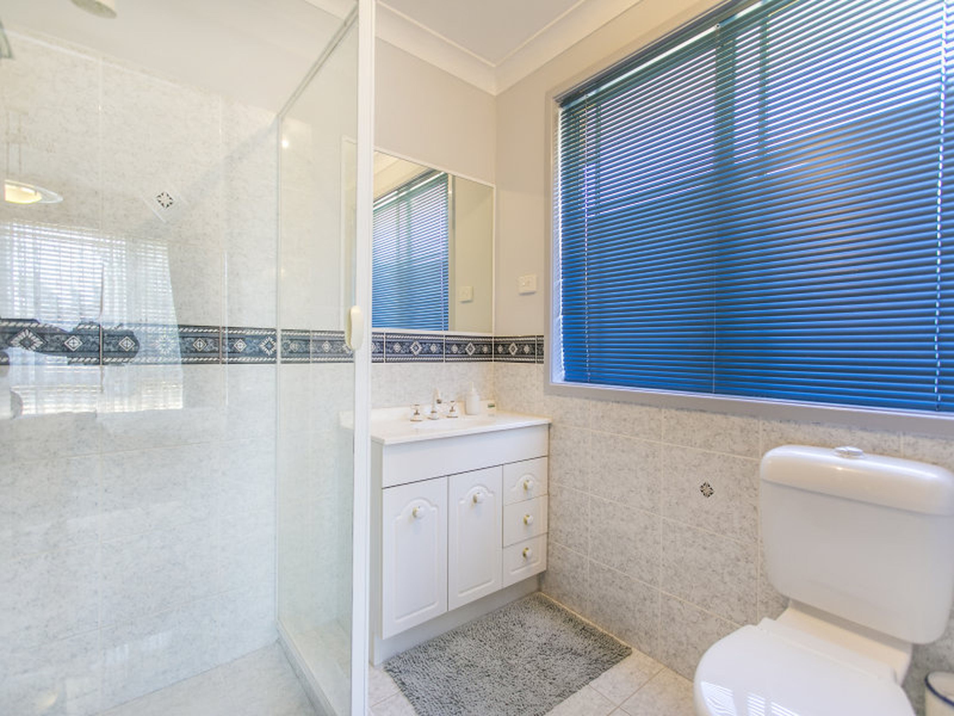 18 Sunbird Terrace, GLENMORE PARK
