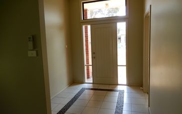8 Castle Court, Beaconsfield