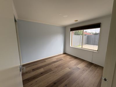 4 Dawson Crescent, Manor Lakes