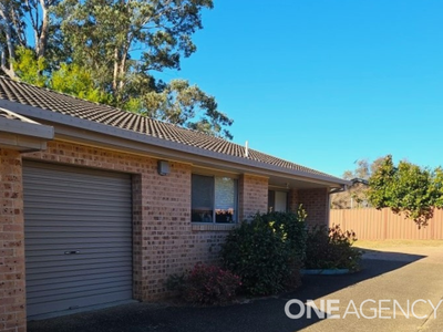 4 / 6 Carisbrooke Close, Bomaderry